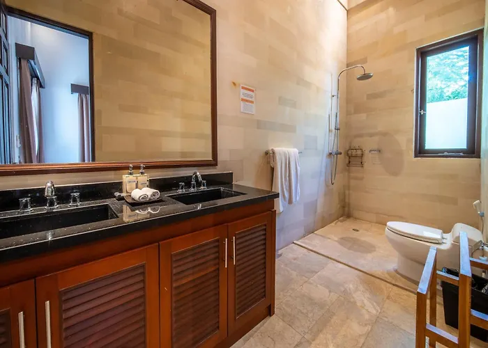 Leana - Private Infinity Pool Inc Pool Fence As Required And Cook Villa *