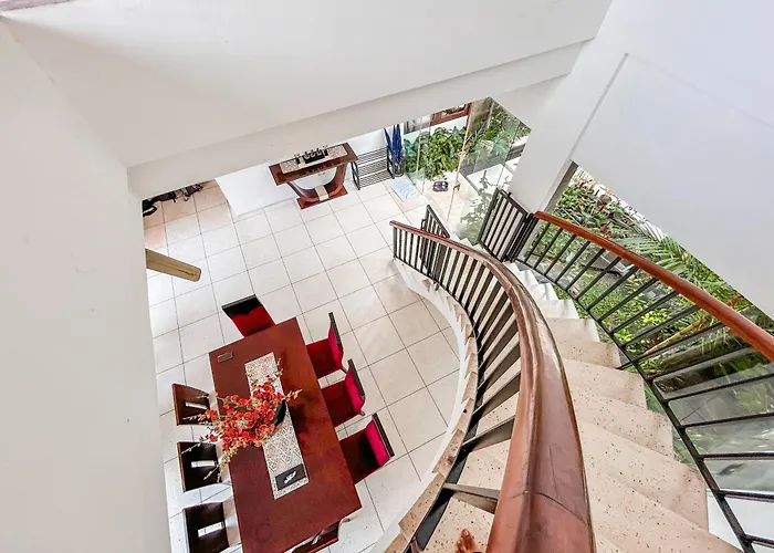 Leana - Private Infinity Pool Inc Pool Fence As Required And Cook Villa *